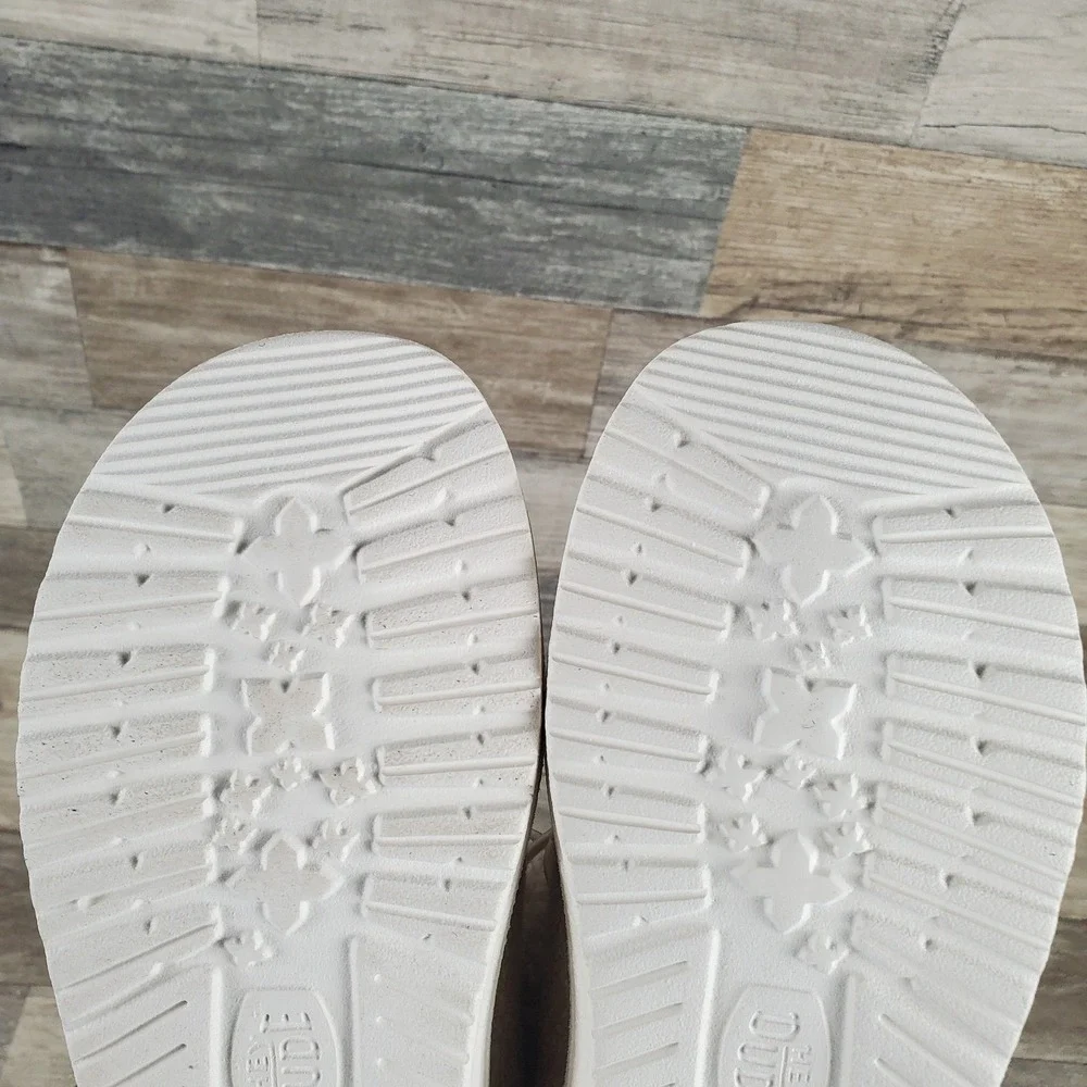 Hey Dude Wendy Youth‎ Girls Brushed Cozy Shoes Sz 5 Casual Ivory Slip On